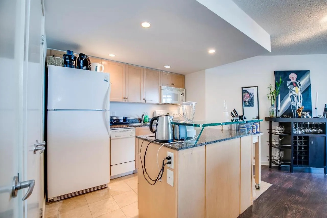 Queens Quay Lake View Apartment By Sts Toronto