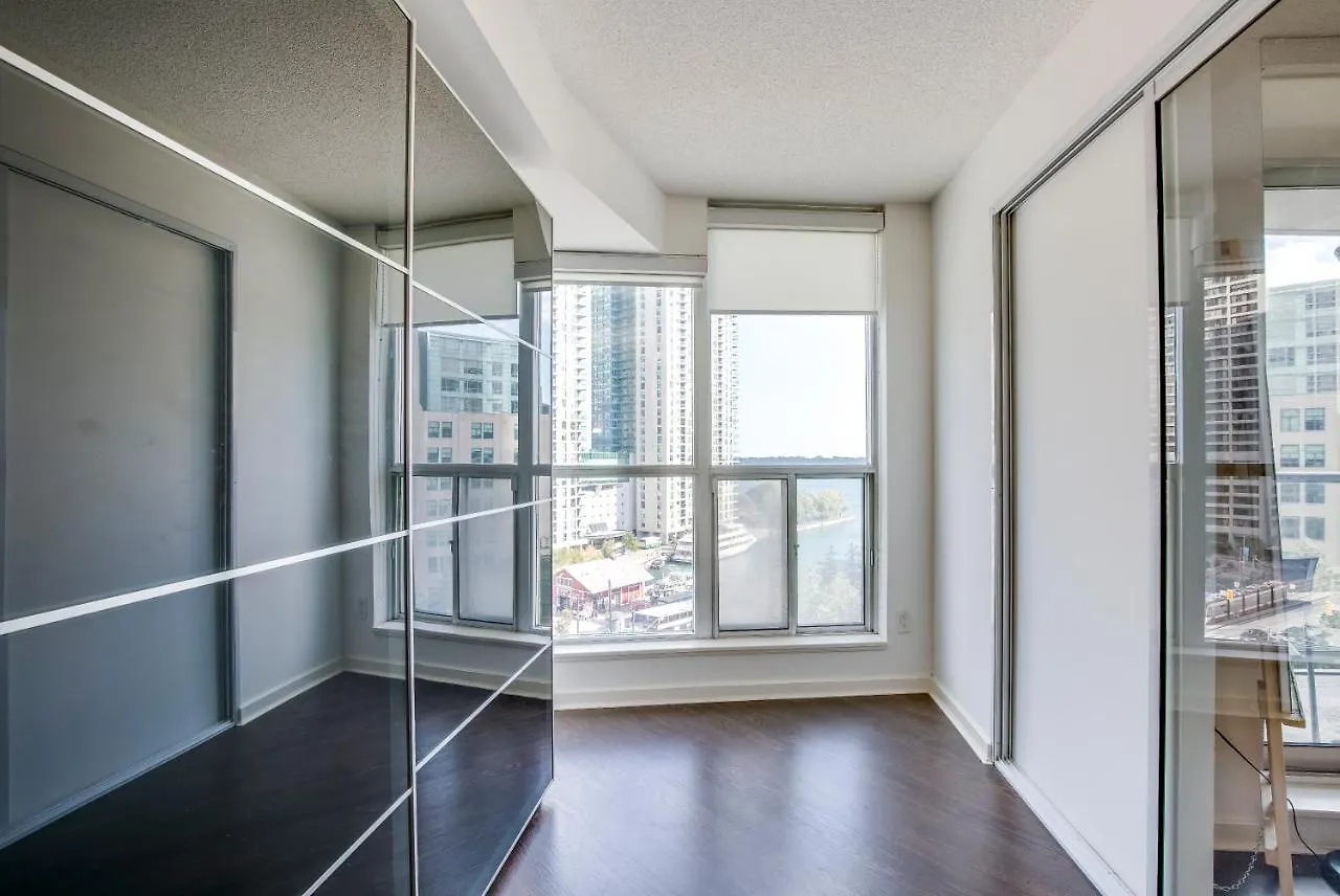 Queens Quay Lake View Apartment By Sts Toronto
