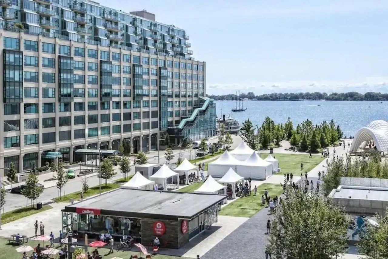 Queens Quay Lake View Apartment By Sts Toronto