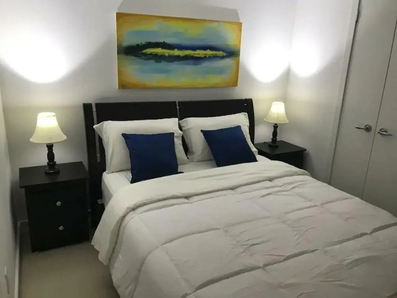 Queens Quay Lake View Apartment By Sts Toronto