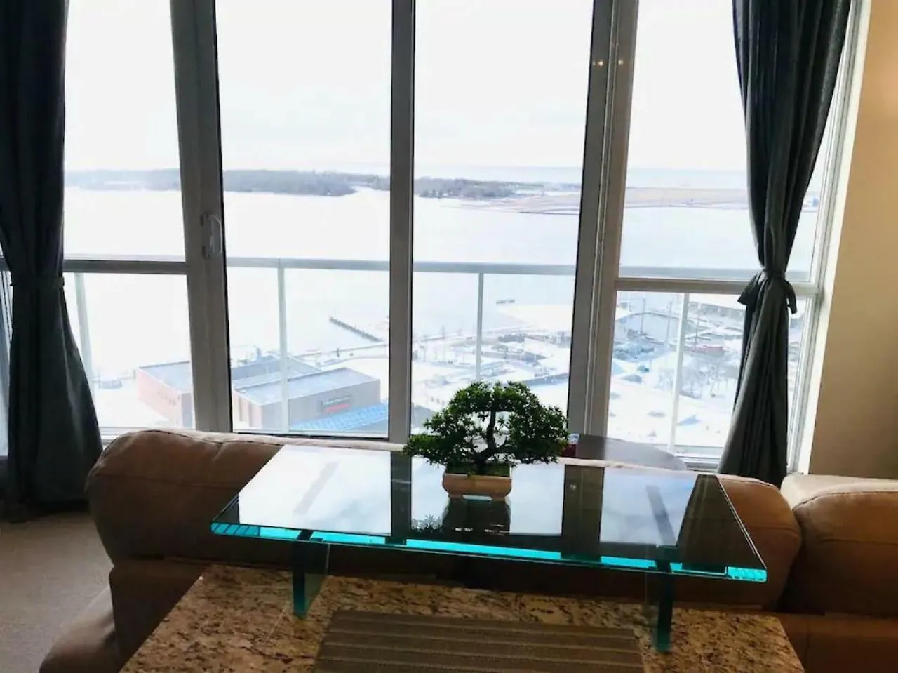 Queens Quay Lake View Apartment By Sts Toronto
